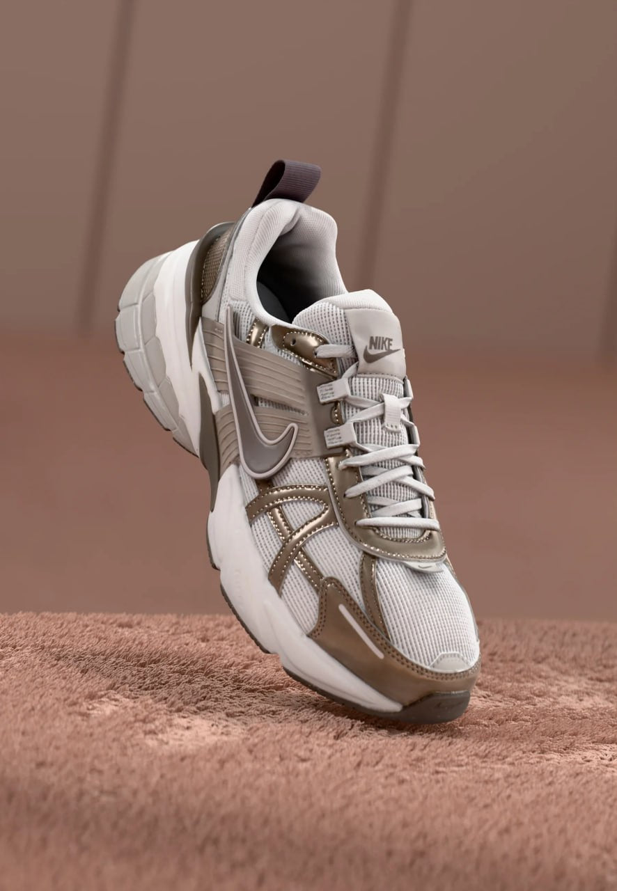 Nike V2K RUN - Baskets basses - sail/ironstone/summit white/light khaki 1 abf a ed b dc