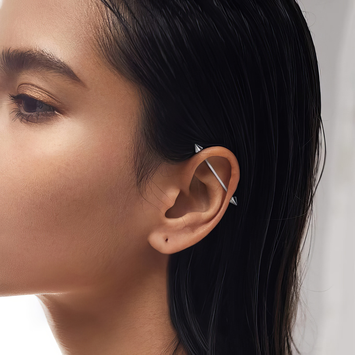 Barbell d’Oreille – Style Industriel avec Pointes 1 BD webp