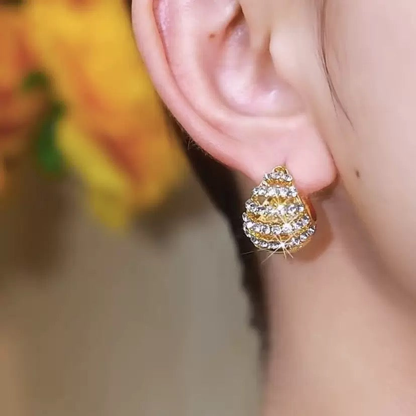 BOUCLES VINTAGE AND ALL THE OLD MONEY