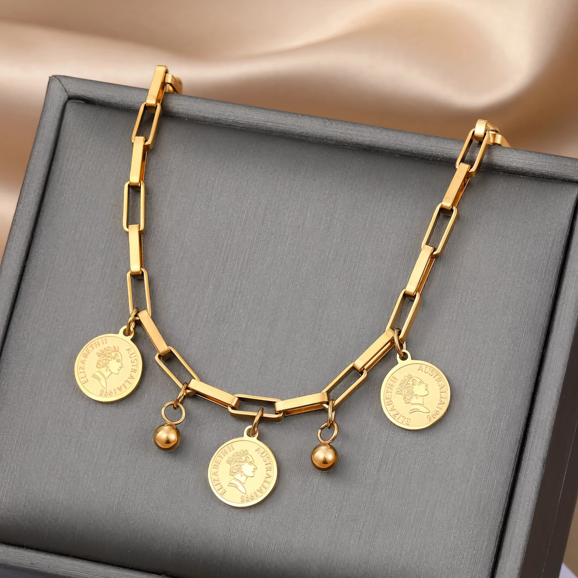 Bracelet avec Breloques Monnaie 📿 1 BR FN Bracelet webp
