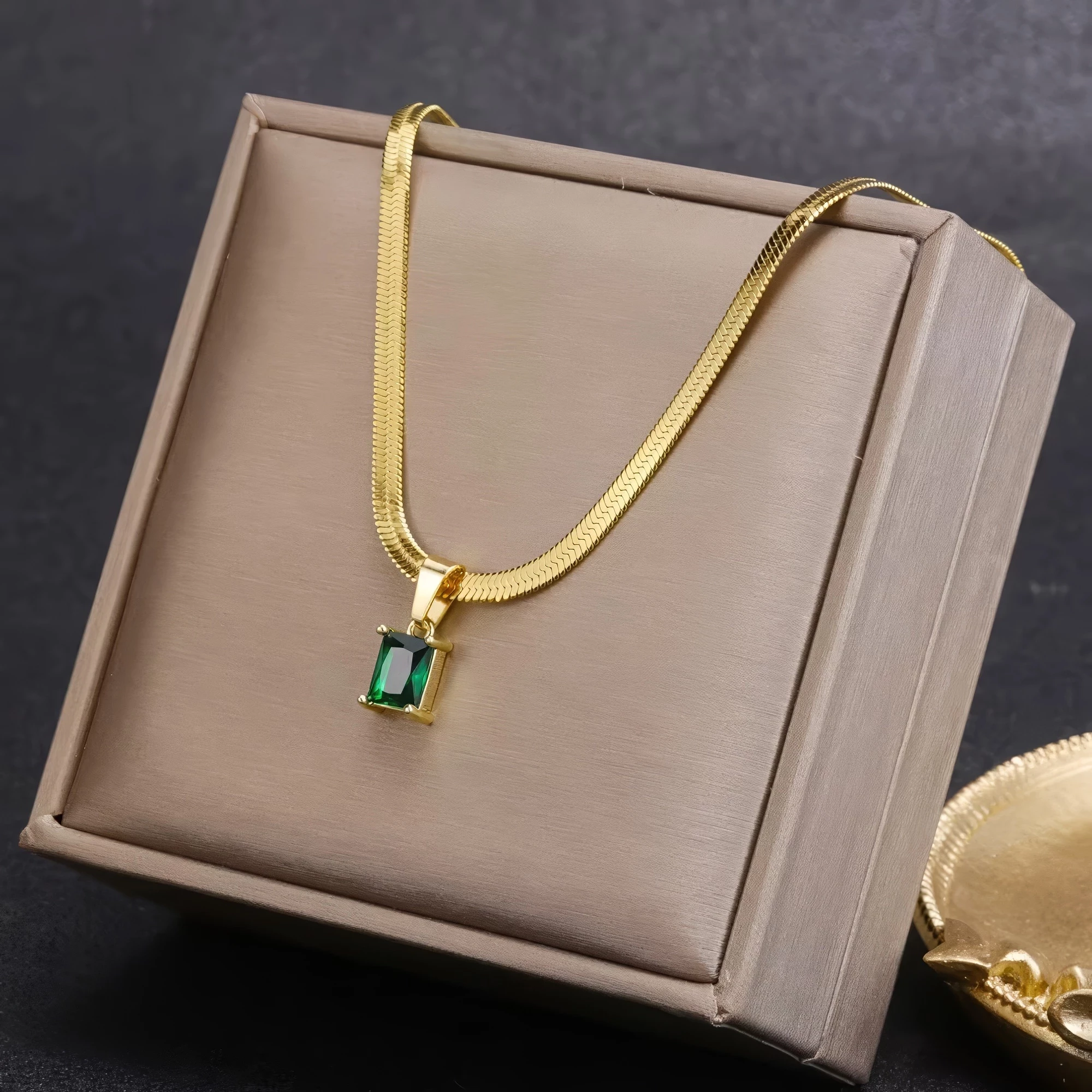 Collier Pendentif Pierre Rectangulaire ✨ 1 CL FN Vert webp