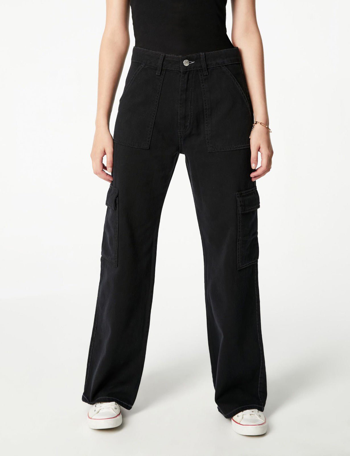 Pantalon Cargo Noir Wide Leg 1 WhatsAppImage at AM