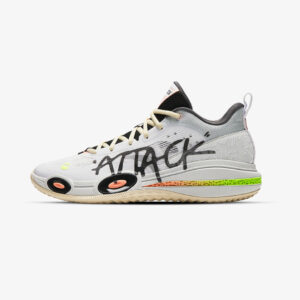 sneakers basketball anta attack edition blanc logo noir