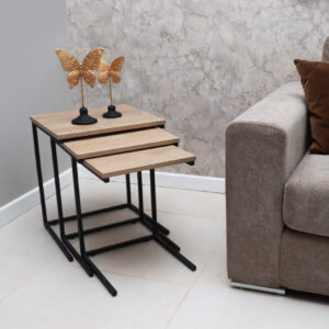 ENSEMBLE DE TROIS TABLES GIGOGNES CARRES DENVER SOCLE PEINTURE NOIR