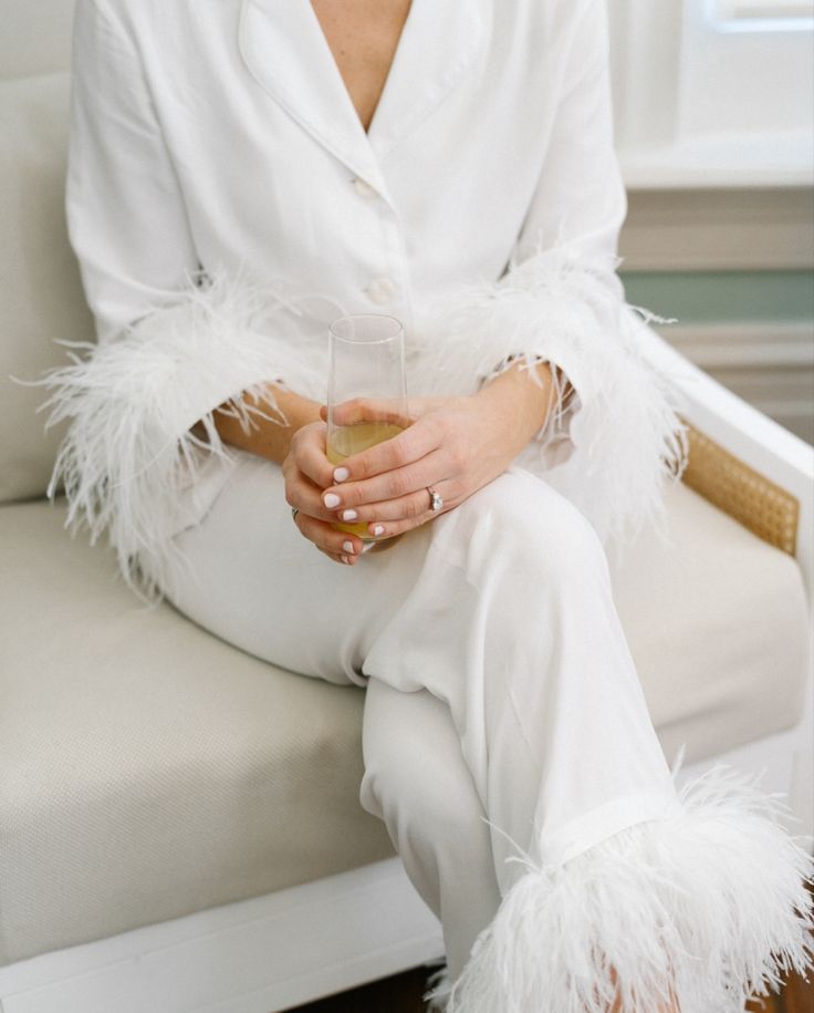 Pyjama satin brodé de plumes 1 rn image picker lib temp bfe c be bfbdeba