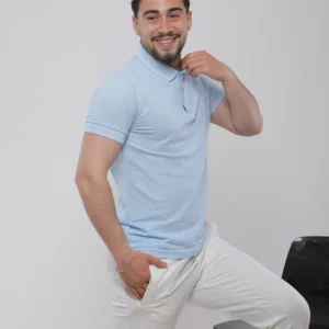 POLO À COL CLASSIQUE AVEC DÉTAIL DE RAYURE CONTRASTÉE