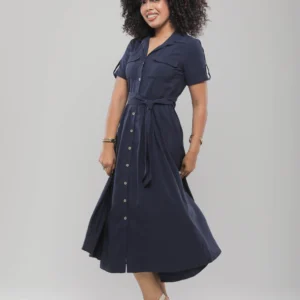 ROBE MI-LONGUE FLUIDE À BOUTONNAGE CENTRAL ET TAILLE CINTRÉE