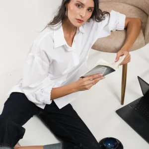 CHEMISE AMPLE À FINITIONS ÉLASTIQUES