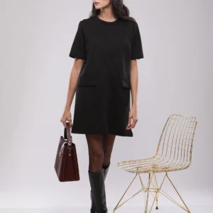 ROBE COUPE DROITE A MANCHES COURTES