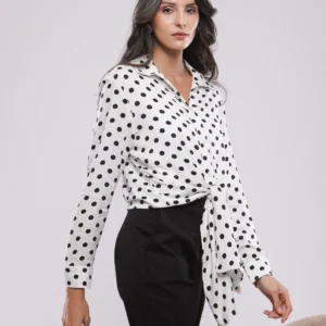 CHEMISE À POIS NOUÉE