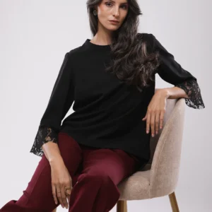 BLOUSE À FINITIONS DENTELLE