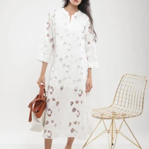 Robe midi blanche en broderie