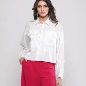 CHEMISE CROPPED À POCHES POITRINE