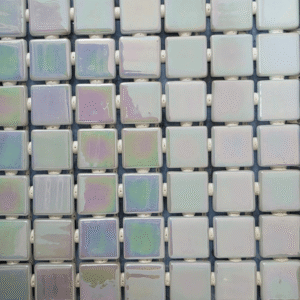 Mosaïque Piscine Blanc Nacré Irisé en Tunisie – Effet Luxe & Eau Cristalline
