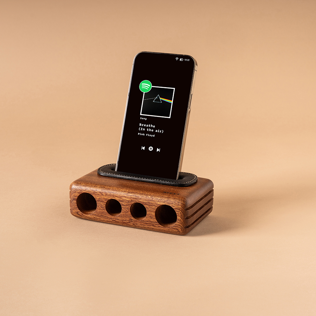 The Wamp : Acajou Jet Black 1 The Wamp : Acajou Jet Black