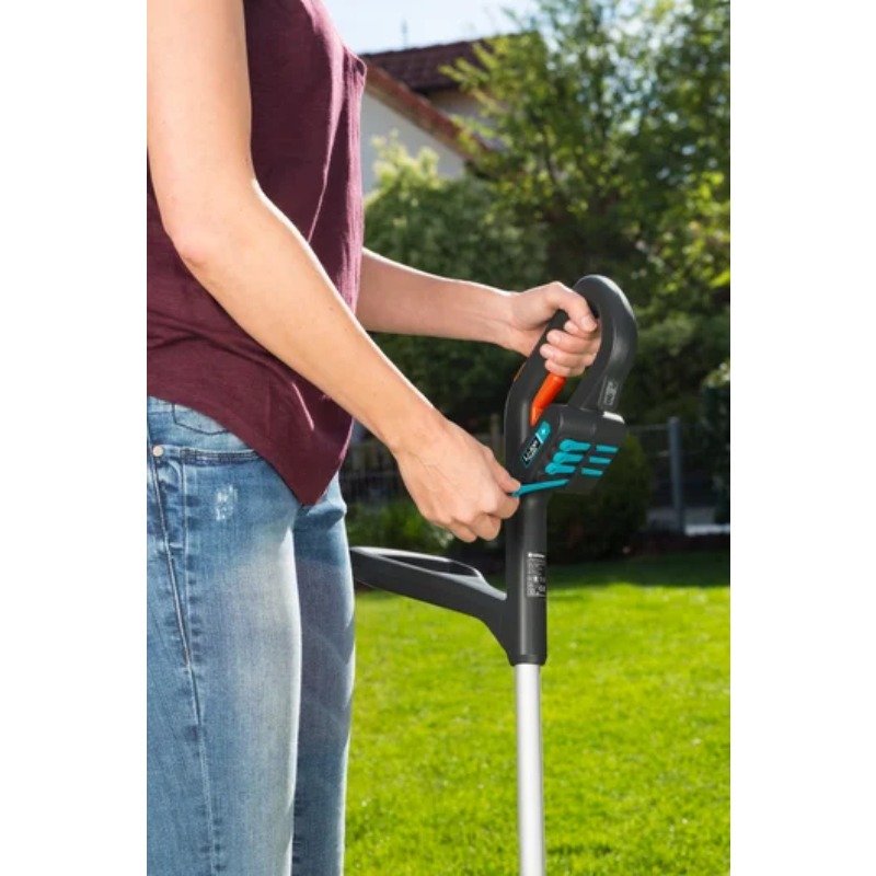 Coupe-bordures GARDENA SmallCut Li-23R 14,4 V 23 cm 4 coupe bordures gardena smallcut li r v cm